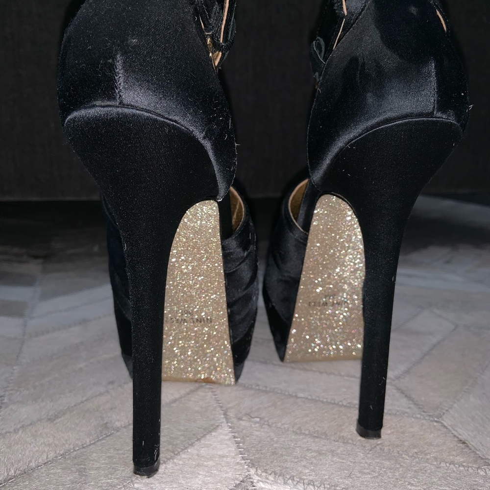 Nine West Black Satin Pump Size 8